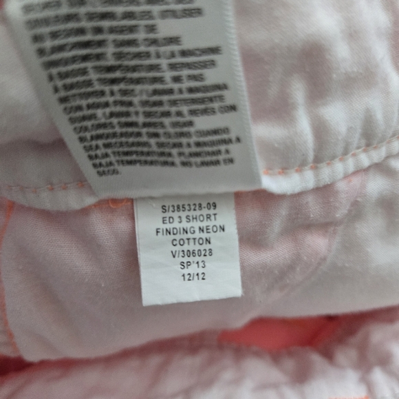 Old Navy Pink Bermuda Shorts for Casual Wear - Picture 9 of 10